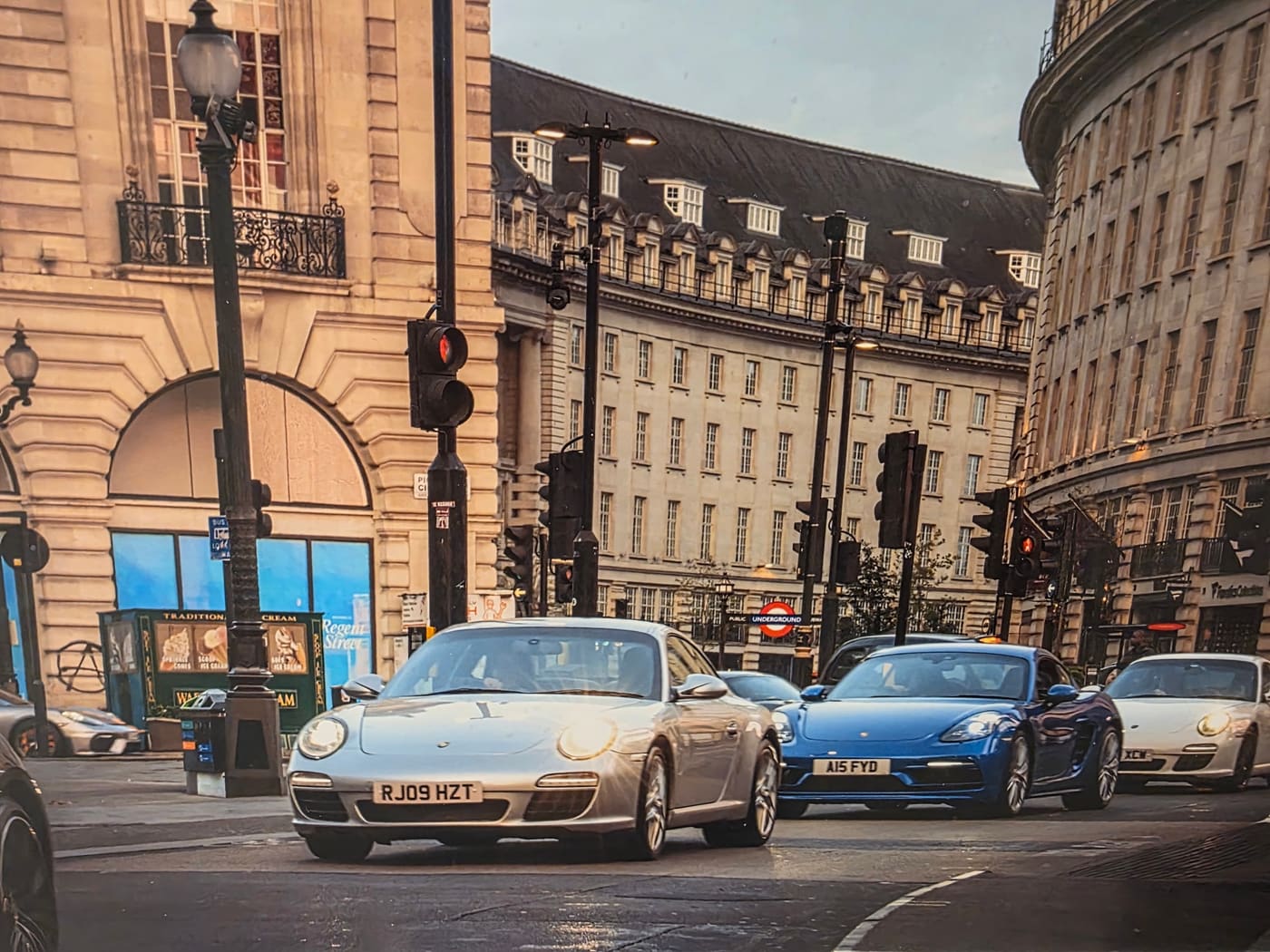 Porsche 911 driving through Piccadilly Circus
